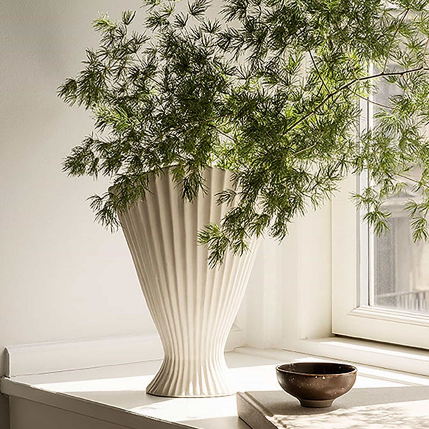 Vase Fountain von ferm LIVING edel weiss